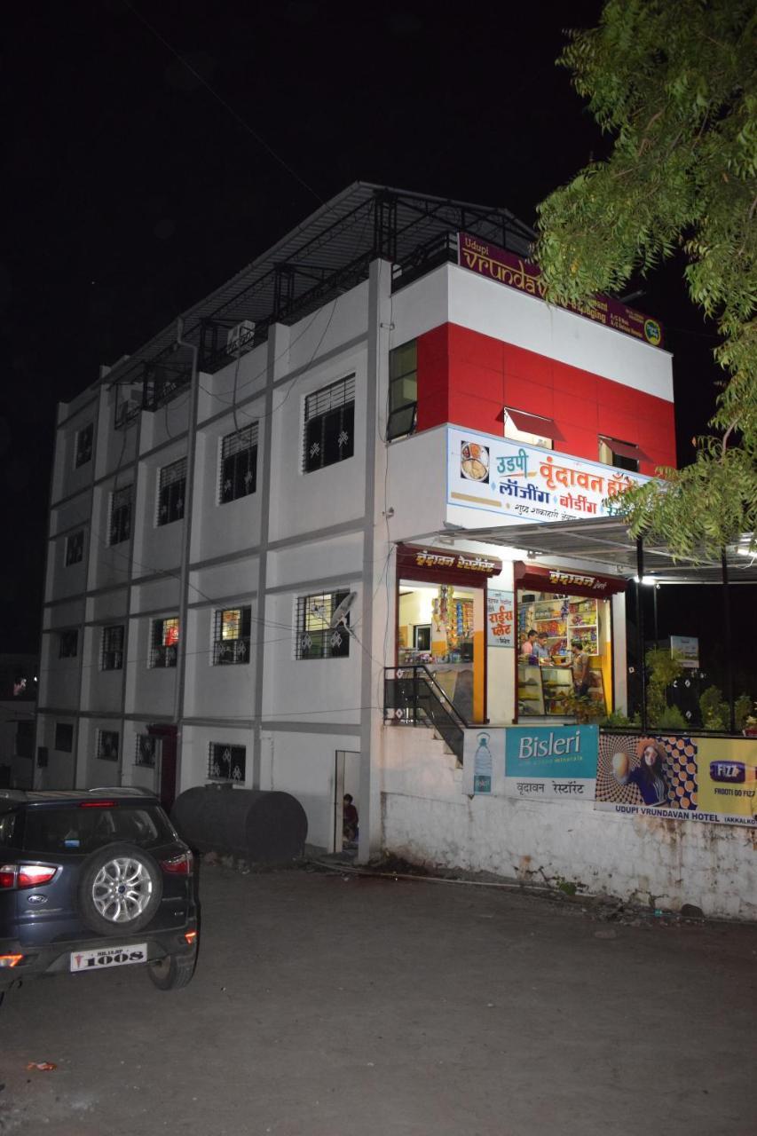 Vrundavan Hotel And Lodging Akalkot Екстериор снимка